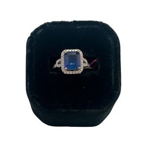 Authentic Fine 18KG 3.7 Ct Sapphire Ring